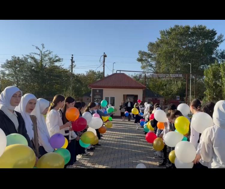 Общешкольный праздник «День Учителя».